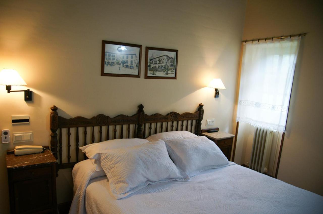 Hotel Rural Irigoienea Urdax ภายนอก รูปภาพ