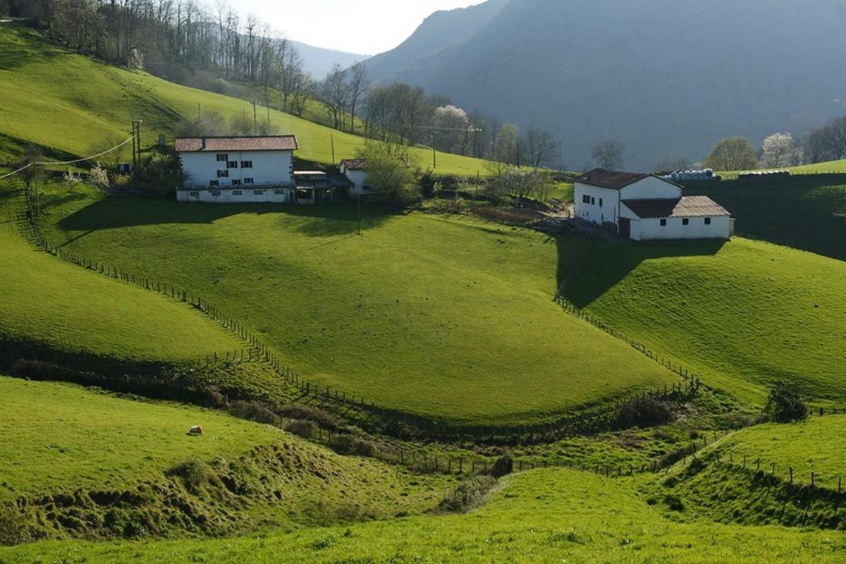 Hotel Rural Irigoienea Urdax ภายนอก รูปภาพ