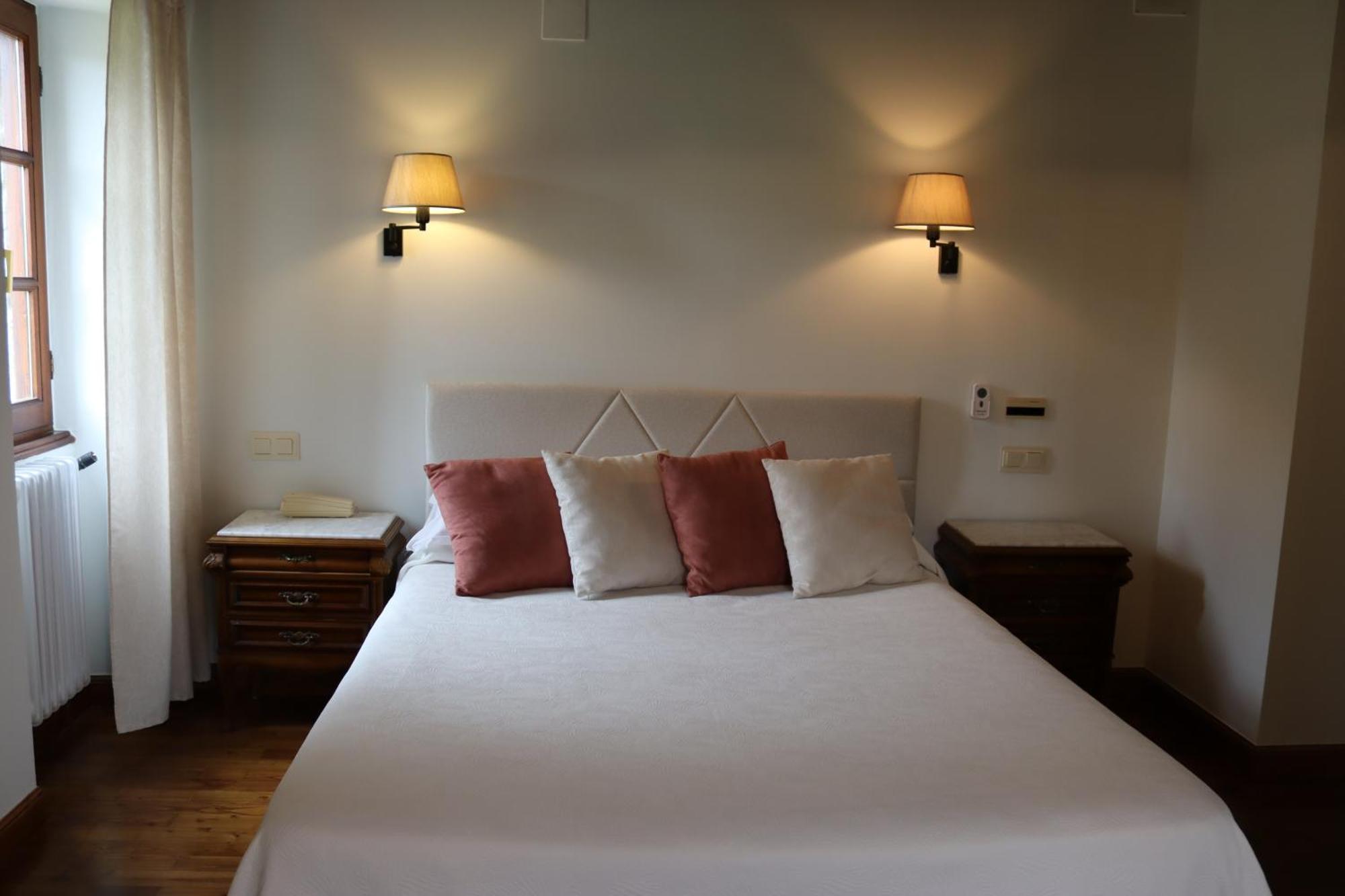 Hotel Rural Irigoienea Urdax ภายนอก รูปภาพ