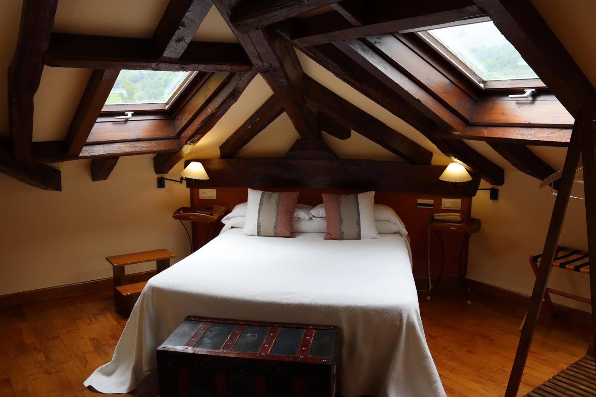 Hotel Rural Irigoienea Urdax ภายนอก รูปภาพ