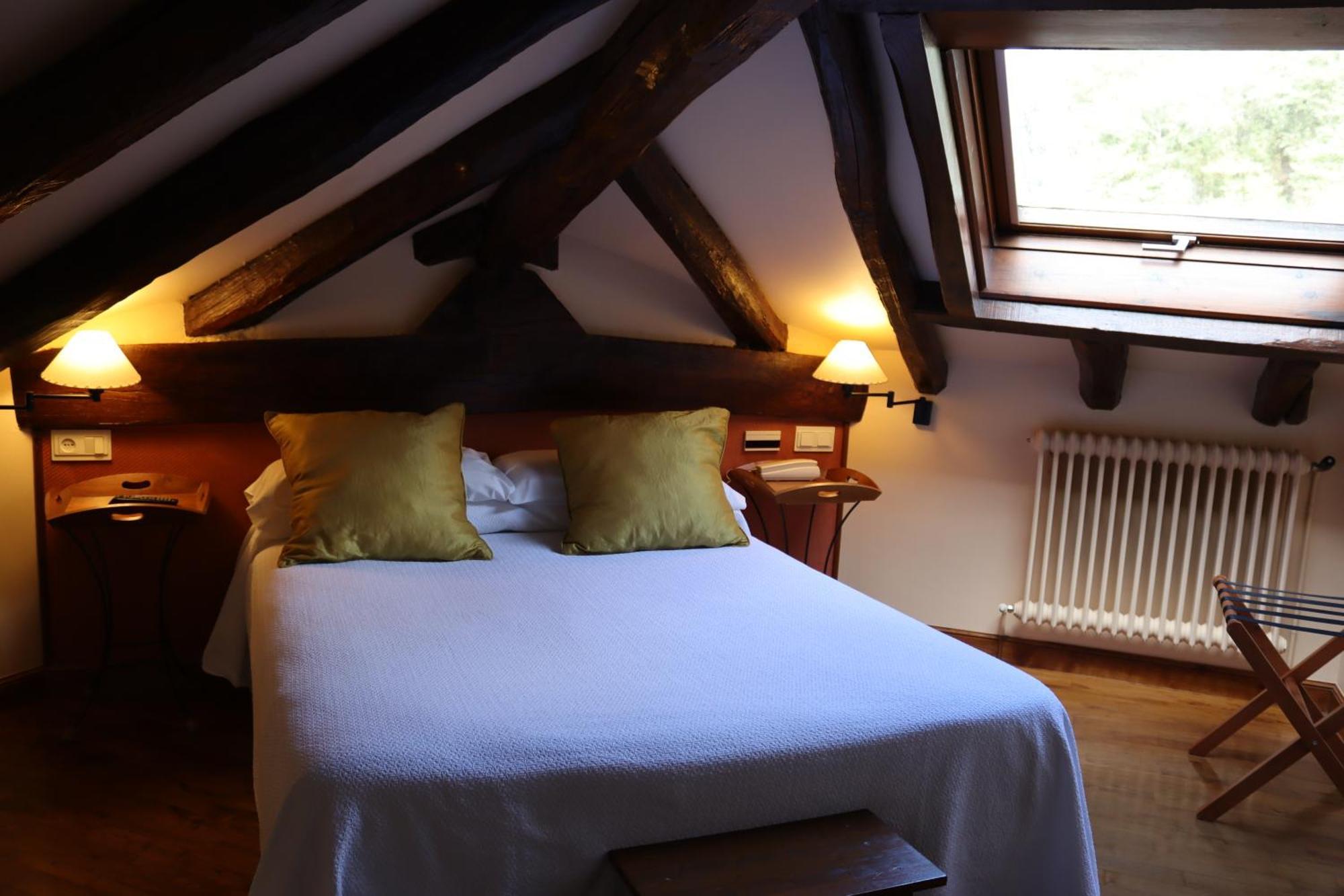 Hotel Rural Irigoienea Urdax ภายนอก รูปภาพ
