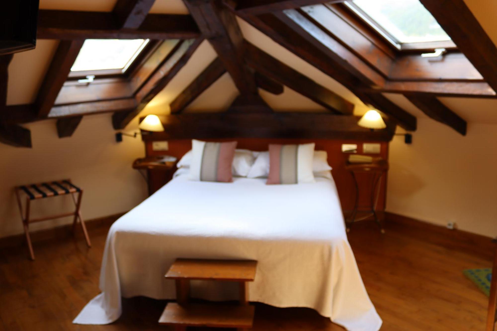 Hotel Rural Irigoienea Urdax ภายนอก รูปภาพ