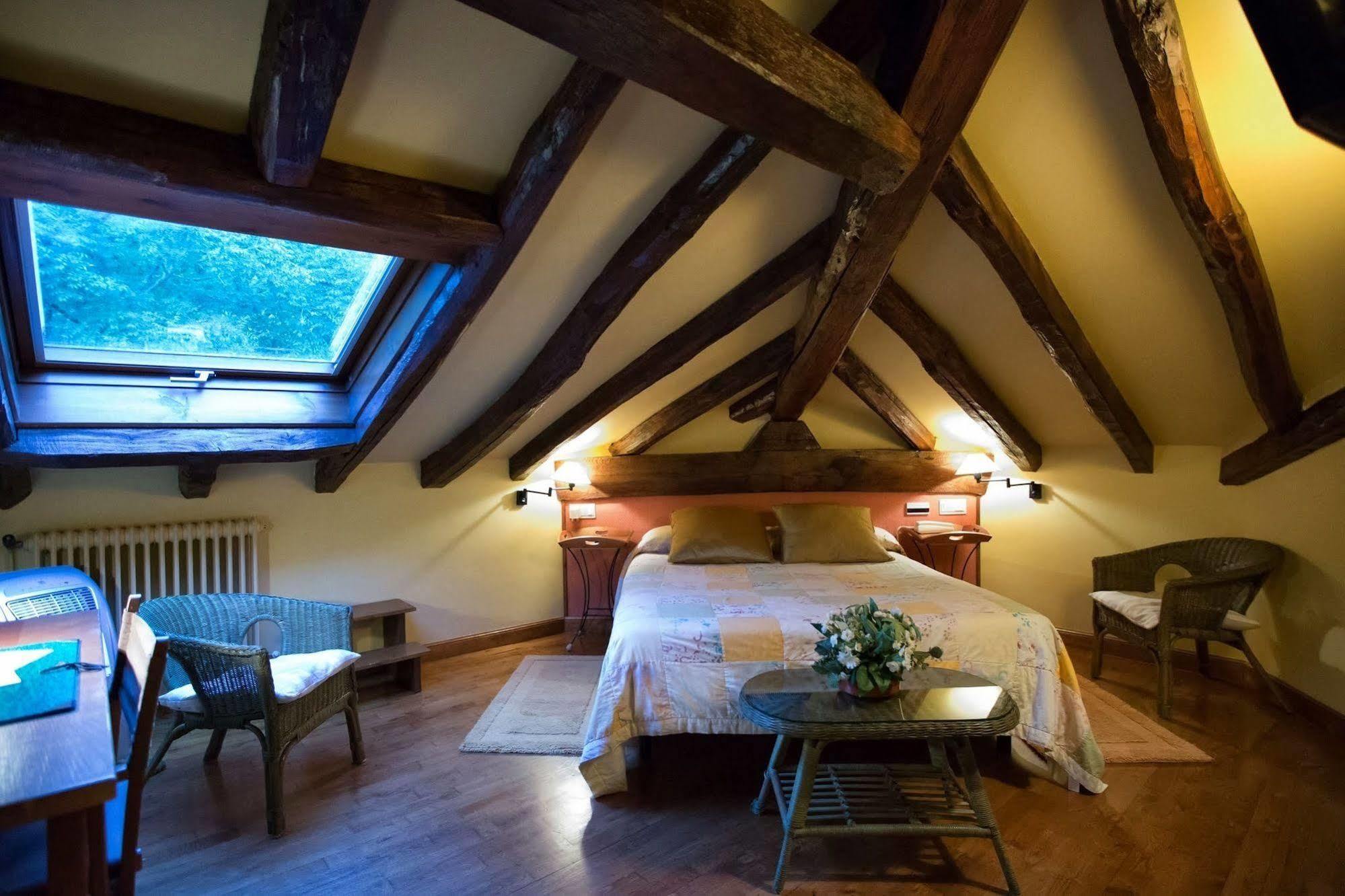 Hotel Rural Irigoienea Urdax ภายนอก รูปภาพ