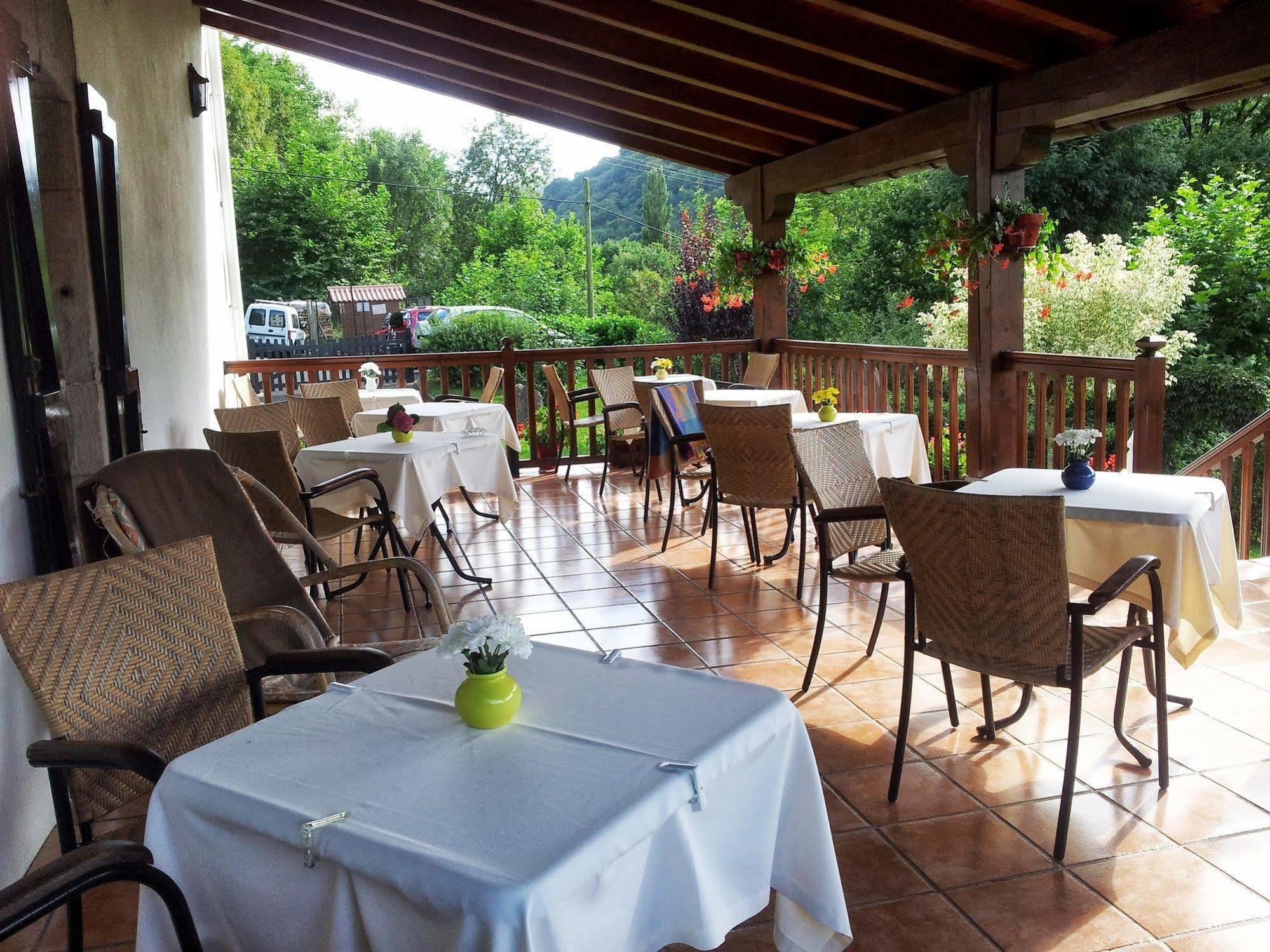 Hotel Rural Irigoienea Urdax ภายนอก รูปภาพ